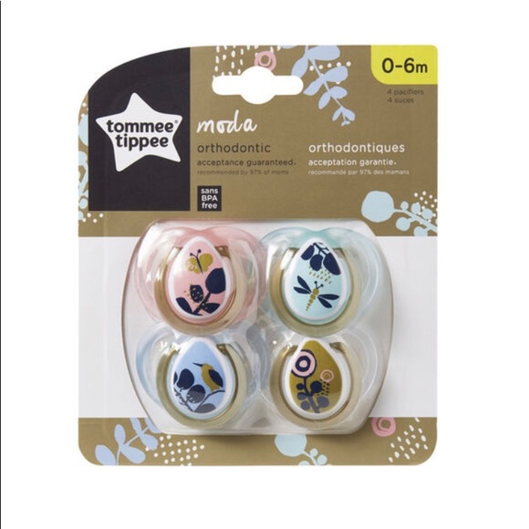 New Tommee Tippee 4 pack pacifier set - Picture 1 of 2